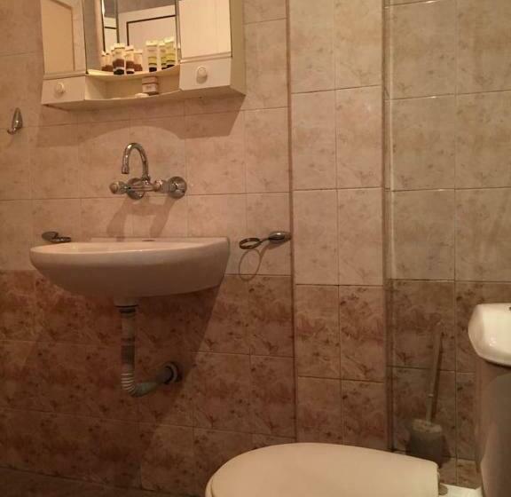 スタンダードトリプルルーム, Varosha