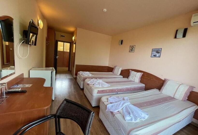 Quarto Triplo Estandar com Sacada, Vega