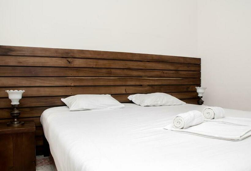 Quarto Standard Casa de Banho Partilhada, Sant Jordi Hostels Lisbon