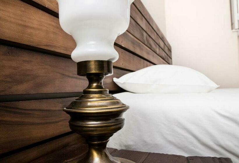 Quarto Standard Casa de Banho Partilhada, Sant Jordi Hostels Lisbon