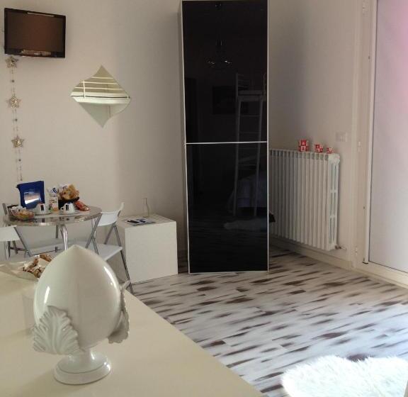 اتاق استاندارد سه نفره, Al Volo B&b