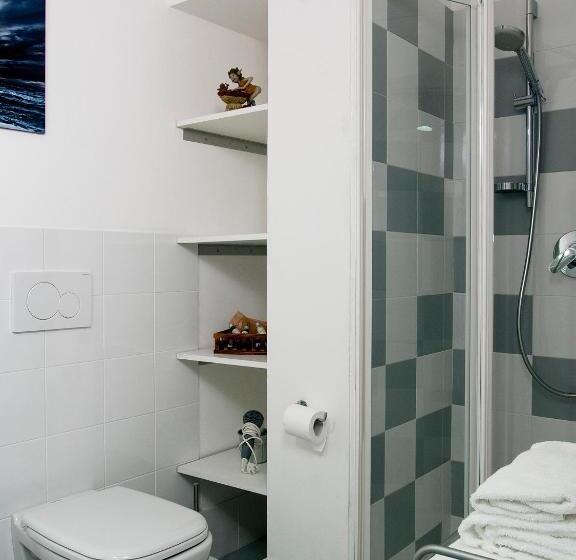 اتاق استاندارد سه نفره, Al Volo B&b