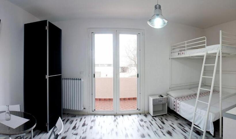 اتاق استاندارد سه نفره, Al Volo B&b