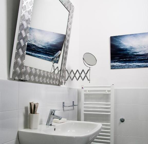 اتاق استاندارد سه نفره, Al Volo B&b