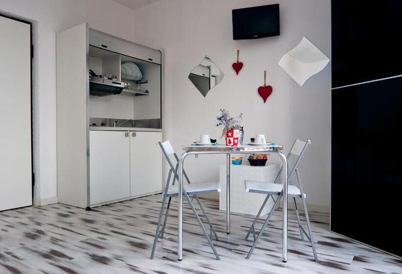 اتاق استاندارد سه نفره, Al Volo B&b