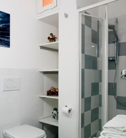 اتاق استاندارد سه نفره, Al Volo B&b