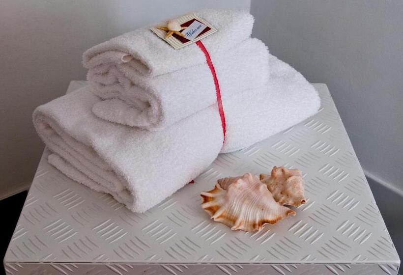 اتاق استاندارد چهار تخته, Al Volo B&b