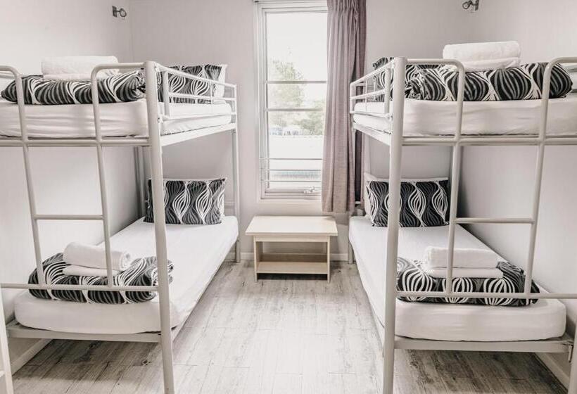 חדר משפחתי חדר אמבטיה משותף, Yamba Central