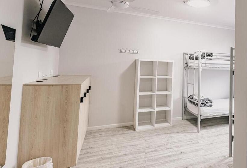 חדר משפחתי חדר אמבטיה משותף, Yamba Central