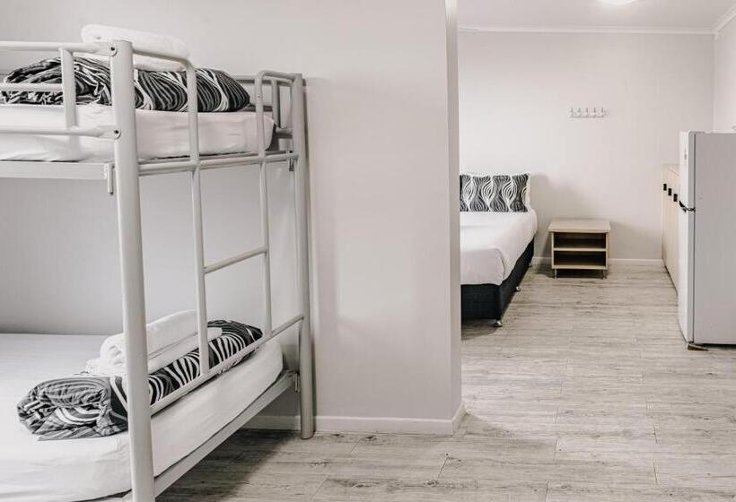 חדר משפחתי חדר אמבטיה משותף, Yamba Central