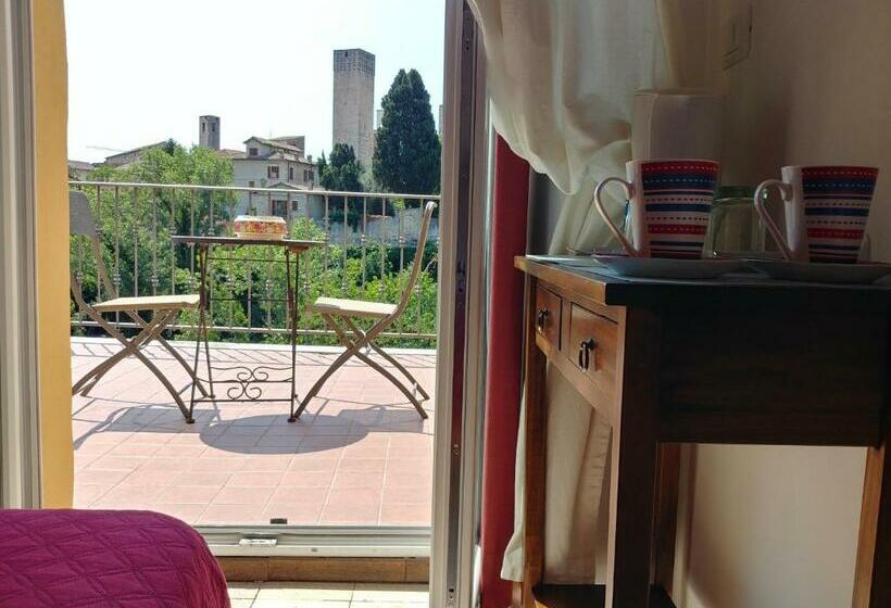 اتاق استاندارد با بالکن, Antico Borgo Piceno