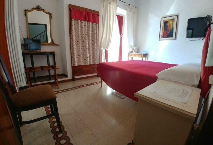 اتاق استاندارد با بالکن, Antico Borgo Piceno