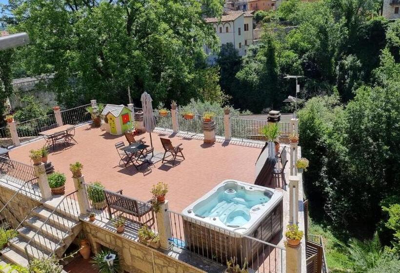 اتاق استاندارد با بالکن, Antico Borgo Piceno