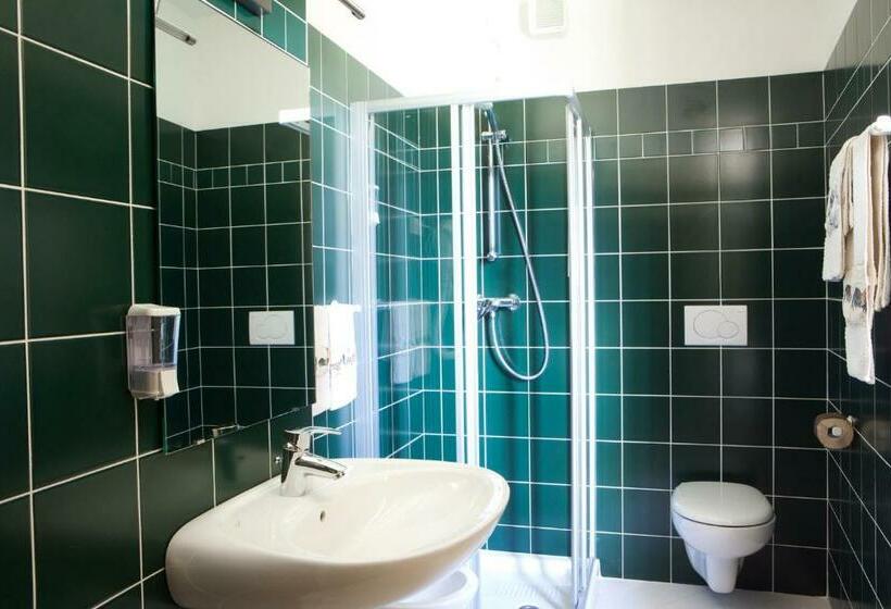 غرفة قياسية, Coronata Haus