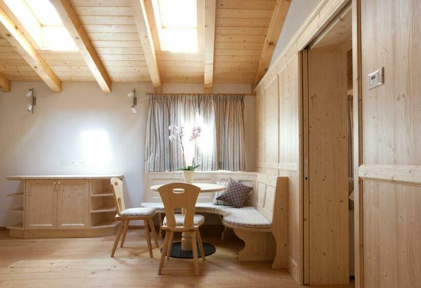 جناح, Coronata Haus