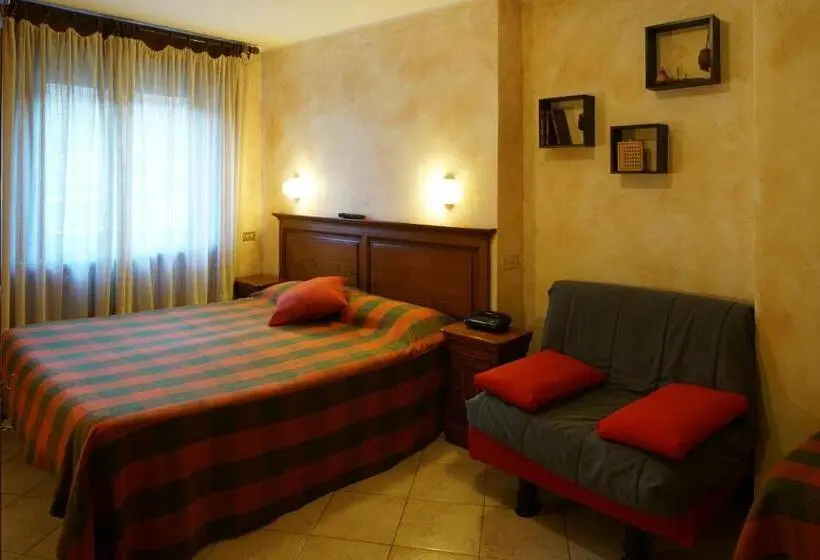 اتاق استاندارد سه نفره, Al Caminetto