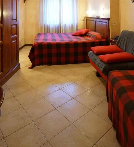اتاق استاندارد سه نفره, Al Caminetto