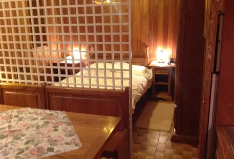 スタンダードスタジオ, Albergo Castello Da Bonino