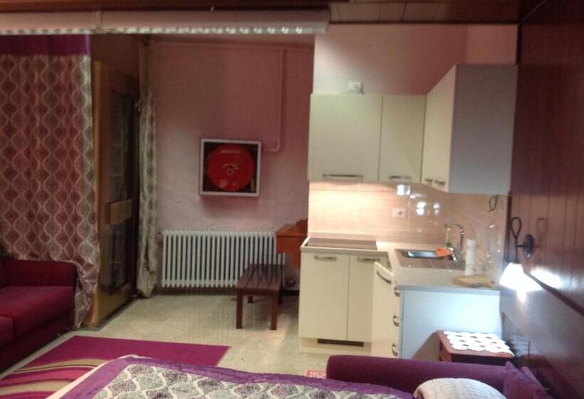 סטודיו משפחתי, Albergo Castello Da Bonino