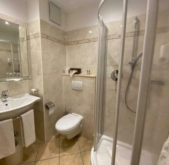 חדר סטנדרט לשלושה, Castel Latemar