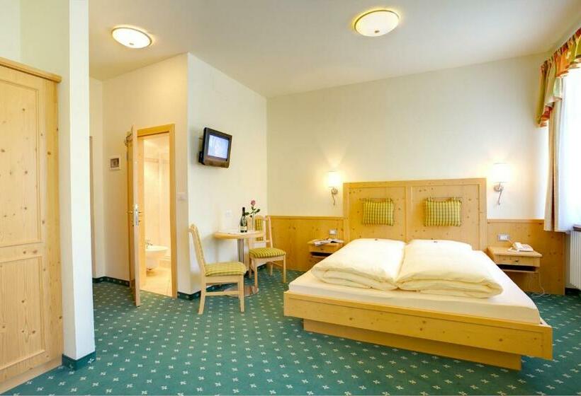 חדר משפחתי, Castel Latemar