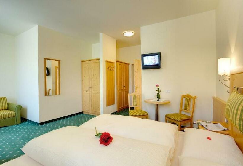 חדר משפחתי, Castel Latemar