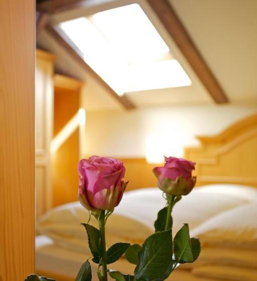 דירת חדר, Castel Latemar