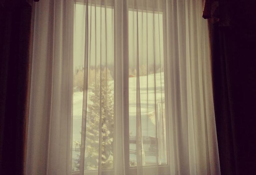 חדר משפחתי, Castel Latemar