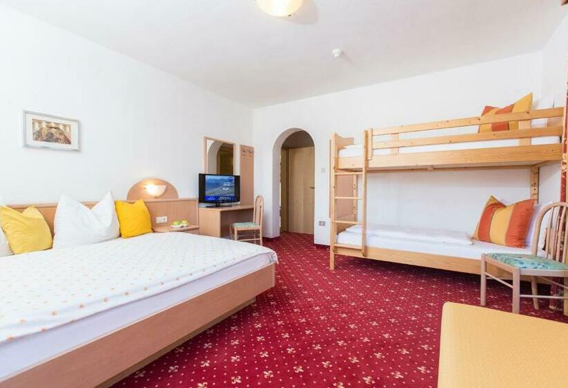 발코니가 있는 4인용 스탠다드 룸, Lindnerhof