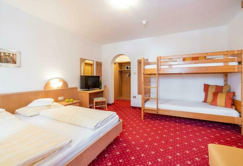 발코니가 있는 4인용 스탠다드 룸, Lindnerhof