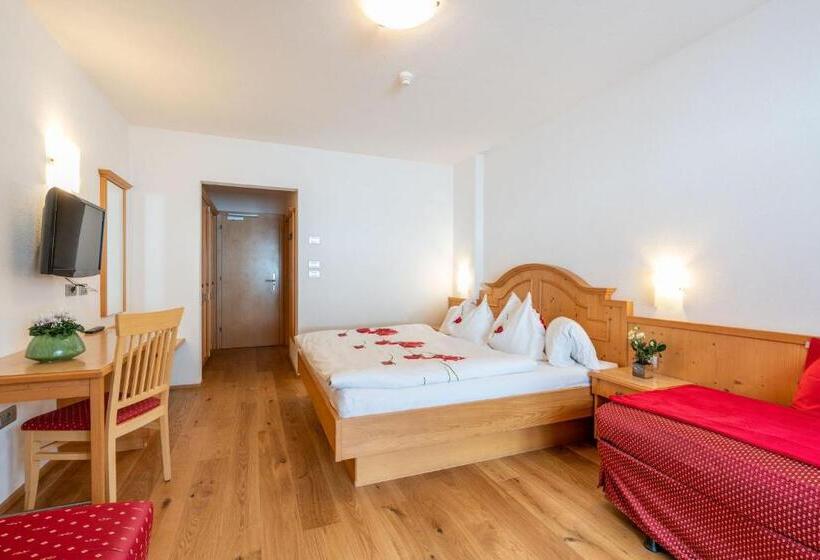 חדר סטנדרט לשלושה עם מרפסת, Lindnerhof