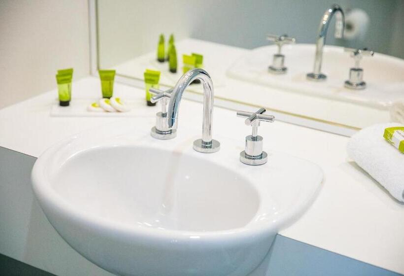 סטודיו משפחתי, Nightcap At Blue Cattle Dog