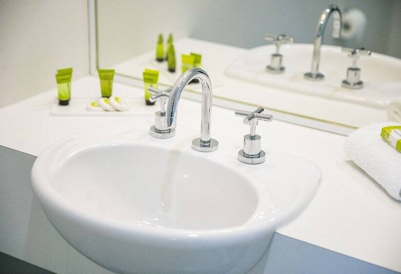 סטודיו משפחתי, Nightcap At Blue Cattle Dog