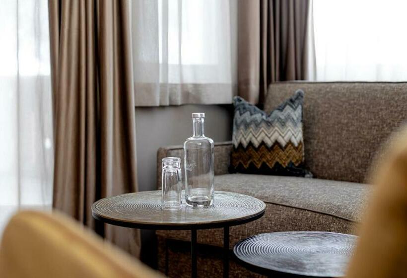 スーペリアトリプルルーム, Welponer