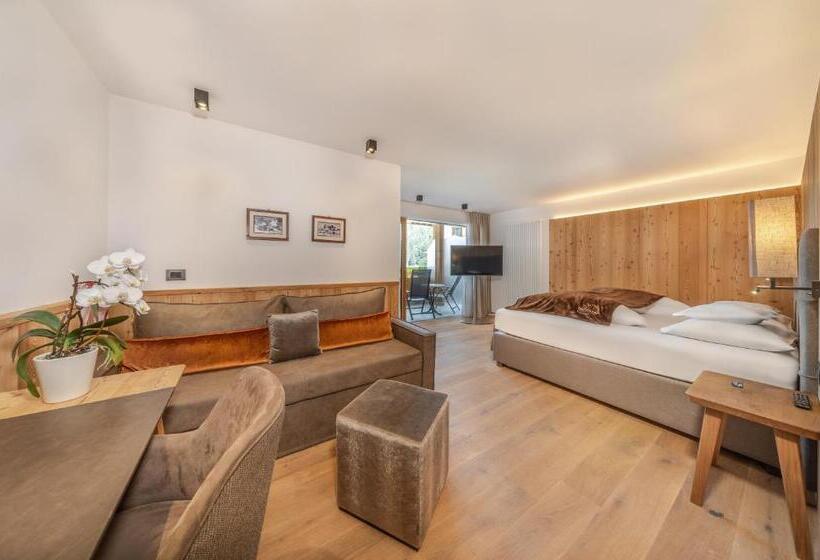 Comfort room with balcony, Welponer