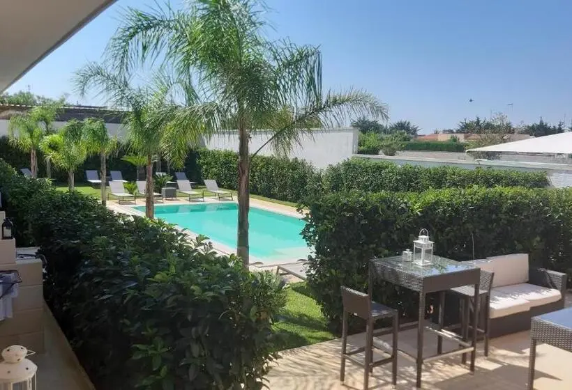 プールビュースタンダードルーム, Le Murge Del Salento Hotel B&b Depandance