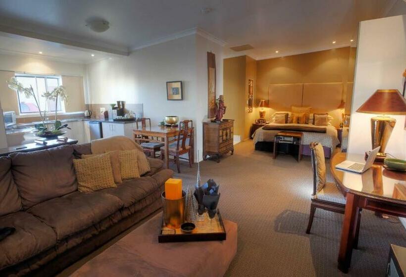 이그제큐티브 스튜디오, 53 On Victoria