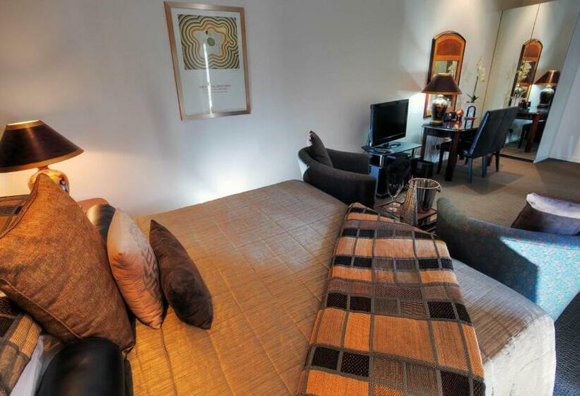 스탠다드 스튜디오, 53 On Victoria