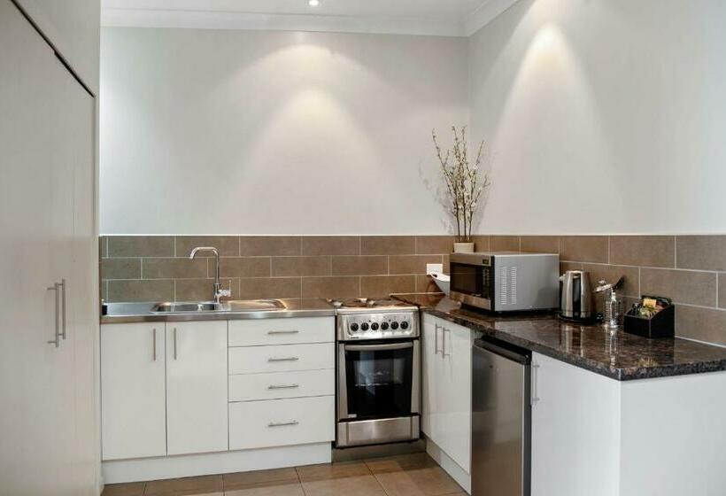 패밀리 스튜디오, 53 On Victoria