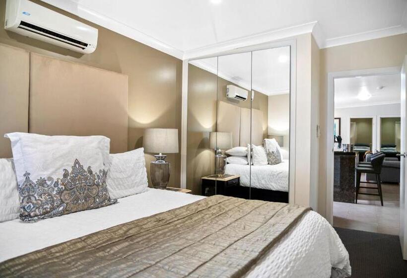 침실 3개 아파트, 53 On Victoria