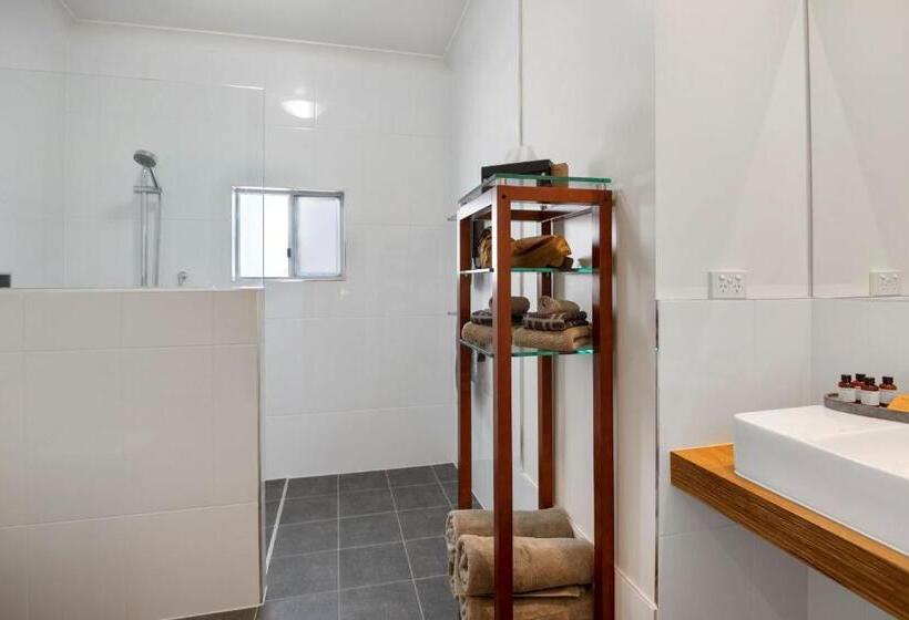 스탠다드 스튜디오, 53 On Victoria