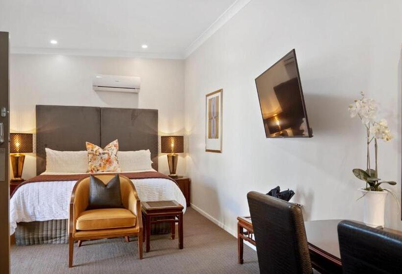 스탠다드 스튜디오, 53 On Victoria