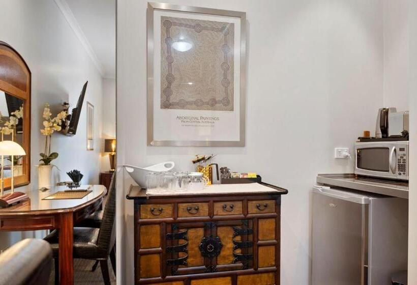 스탠다드 스튜디오, 53 On Victoria