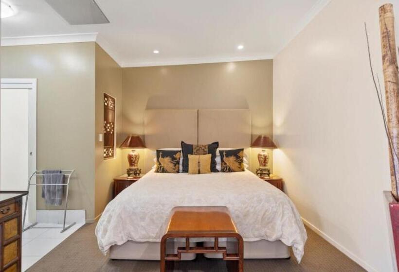 이그제큐티브 스튜디오, 53 On Victoria