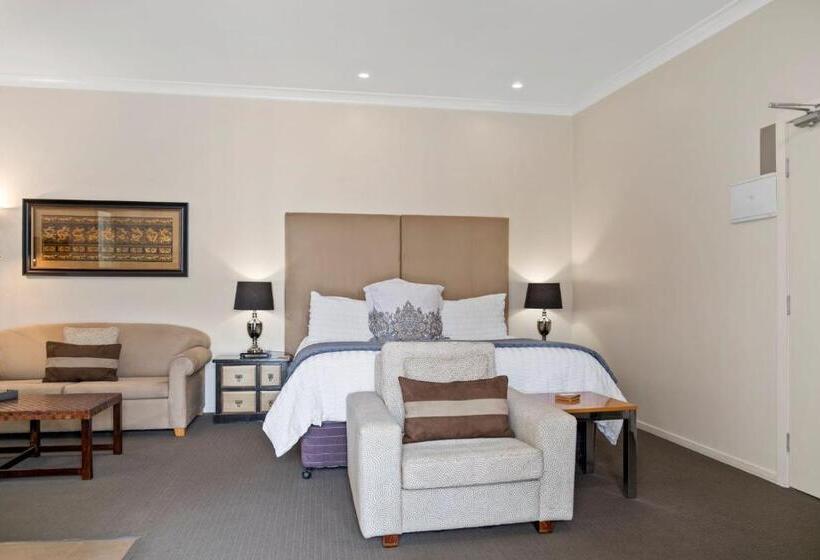 스탠다드 스튜디오, 53 On Victoria