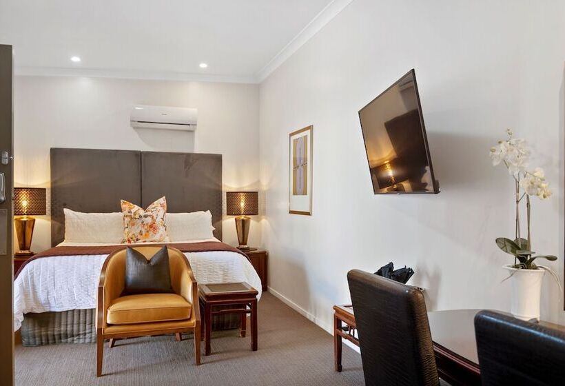 스탠다드 스튜디오, 53 On Victoria