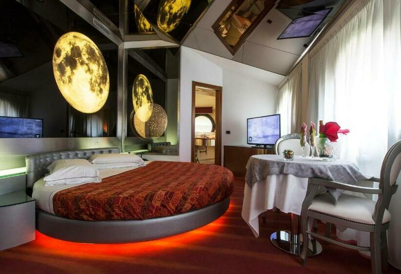 Люкс Сеньор, Motel K