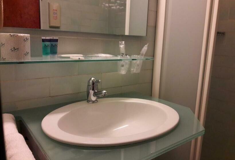 Quarto Estandar, Motel K