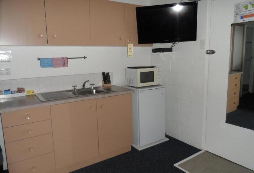Семейный Номер, Oakey Motel