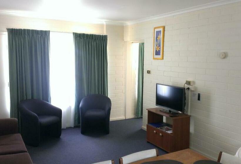 家庭间, Oval Motel   Murray Bridge